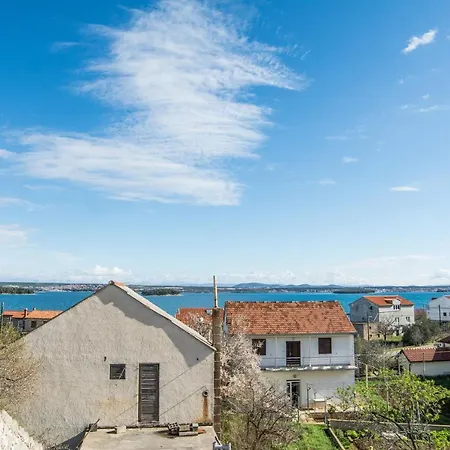 House Sandra Nyaraló